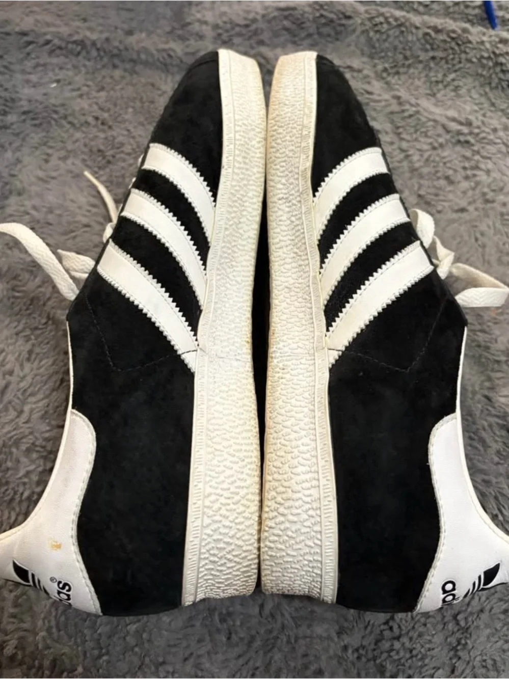 Mens adidas gazelle soccer/casual Sneakers. Size 10.5